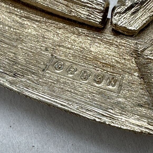 Vintage Boucher Choker Style Necklace Brutalist White Enamel Gold Tone FLAWED - Picture 7 of 16